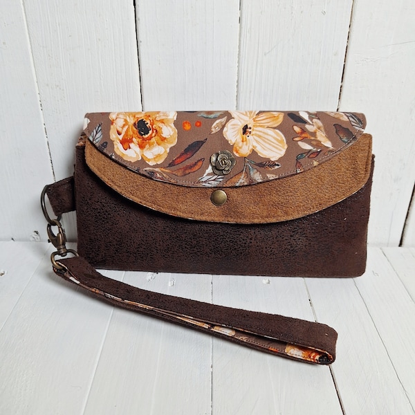 Grand portefeuille porte-chéquier pour femme, pochette clutch en faux cuir marron et camel,  tissu taupe avec fleurs,  dragonne amovible