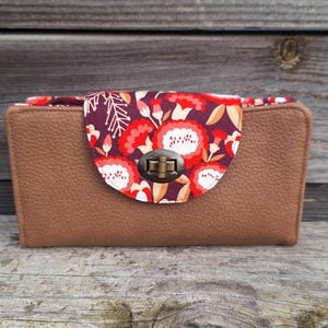 Grand portefeuille pour femme en faux cuir cognac et tissu aubergine avec des fleurs, 12 porte-cartes verticaux, porte- chéquier, cadeau