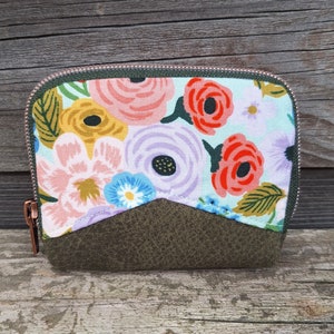 Mini portefeuille zippé pour femme  en tissu vert clair avec des fleurs, faux cuir kaki, porte-cartes mignon, portefeuille minimaliste