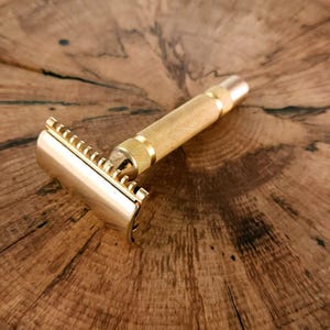 Gillette New Short Comb Vintage Three Piece Double Edge Safety Razor