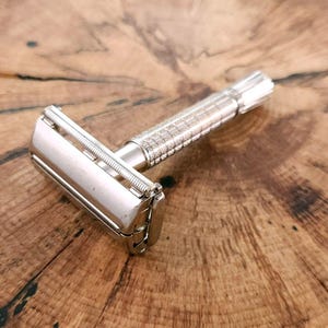 Rasoir de sûreté Gillette double tranchant super rapide à pointe évasée - F2 1960