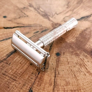 Gillette Flare Tip Super Speed  Double Edge Safety Razor - C2 1957