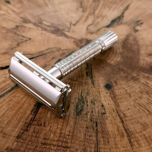 Gillette Flare Tip Super Speed  Double Edge Safety Razor - F1 1960
