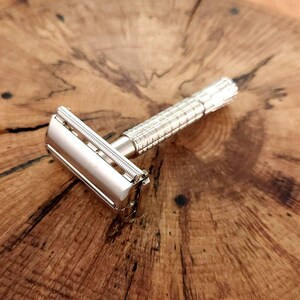 Gillette Flare Tip Super Speed  Double Edge Safety Razor - B2 1956