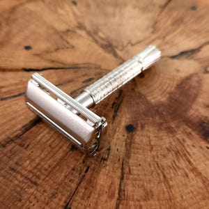 Rasoir de sûreté Gillette double tranchant super rapide à pointe évasée - H4 1962