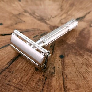 Gillette TV Special Flare Tip Super Speed  Double Edge Safety Razor - D1 1958