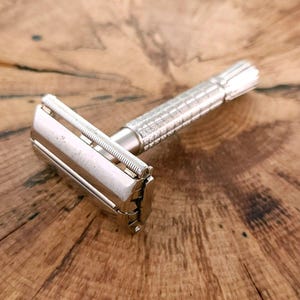 Rasoir de sûreté Gillette double tranchant super rapide à pointe évasée - J4 1964