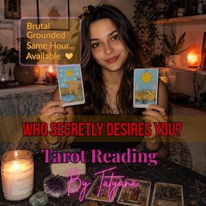 Może przedstawiać: Usługa wróżenia z kart tarota z dwiema trzymanymi kartami, zawierająca tekst Brutal Grounded Same Hour Available, Who Secretly Desires You? oraz Tarot Reading By Tatyana. Zapalona świeca i fioletowy kryształ znajdują się na stole.
