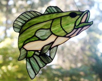 Large mouth Bass　壁掛け剥製 Amazon.com: In Stock - 20