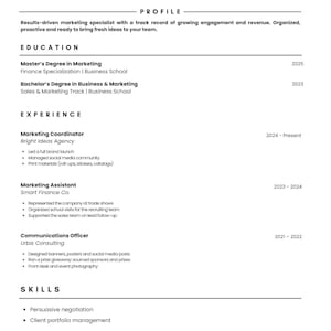 Peut inclure: Un modèle de CV professionnel en noir et blanc pour Alex Morgan, spécialiste en marketing. Le document comprend des sections pour le profil, l'éducation, l'expérience, les compétences, les langues et les logiciels, avec les coordonnées en haut.