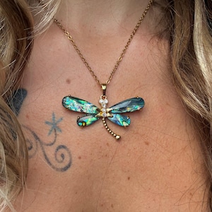 Collier libellule en abalone