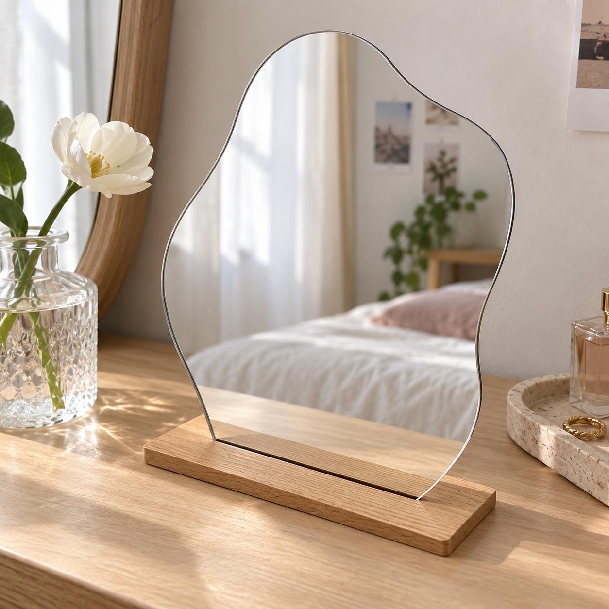 Wavy mirror