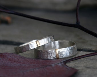 Anillos de promesa, conjunto de alianzas de boda, conjunto de anillos de boda orgánicos, anillo de 3 mm y 5 mm de ancho en plata de ley martillada con oro de 18 k, anillo de banda unisex