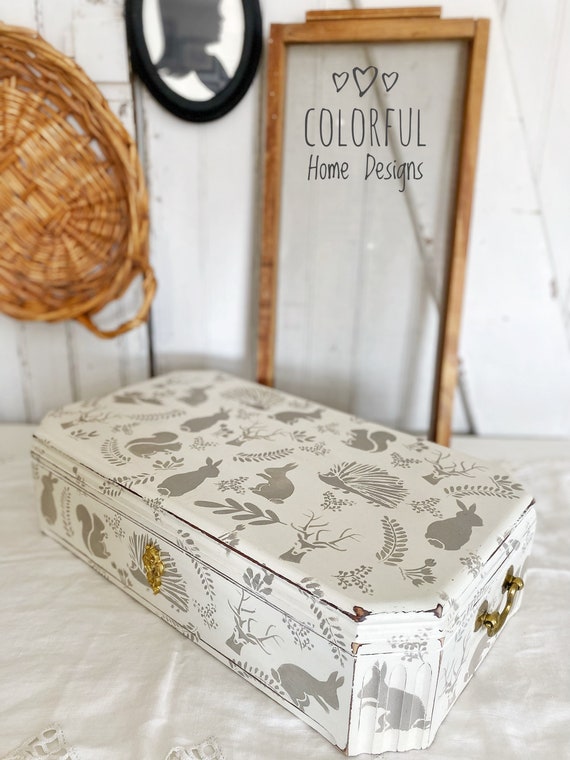 Vintage Whimsical Stenciled Animal Farmhouse Count