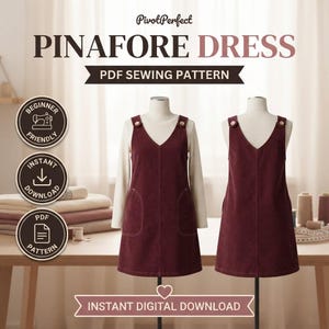 Op de afbeelding: Een PDF-naaipatroon voor een bordeauxrode pinafore jurk van PivotPerfect. De afbeelding toont de voor- en achterkant van de jurk op paspoppen, met een V-hals, twee voorzakken en knoopbandjes. Tekst: "Pinafore Dress", "PDF Sewing Pattern", "Instant Digital Download".