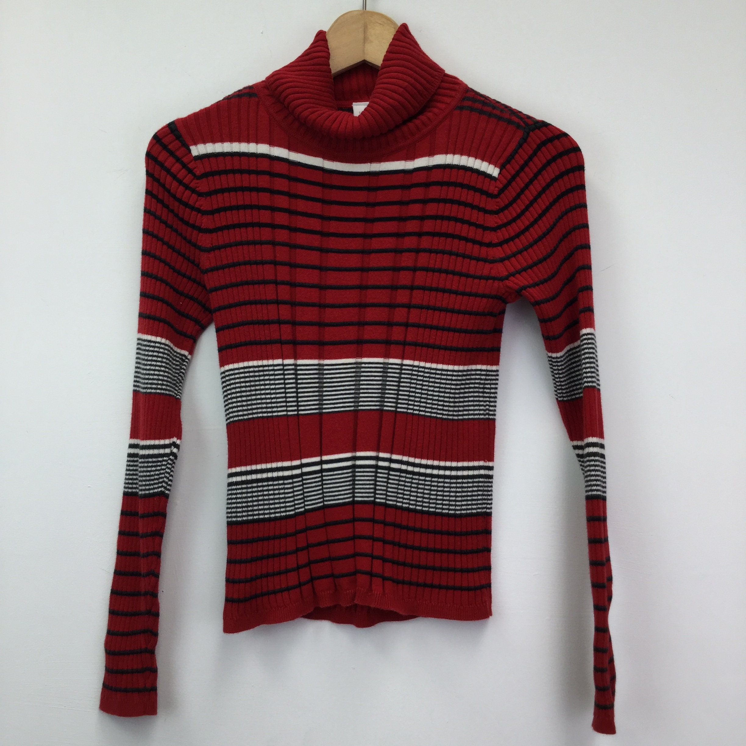 Image of Vintage ’S Red & Black Ribbed Turtleneck Jumper