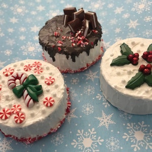 Miniature Cake Christmas 1:6 Scale for 11 inch Fashion Dolls, Blythe Miniature Bakery Doll Diorama Handcrafted Miniature Food