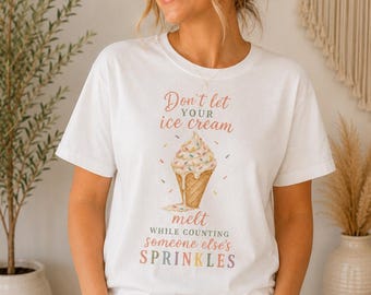 T-shirt « Cornet de glace fondant », T-shirt avec citation aquarelle et paillettes