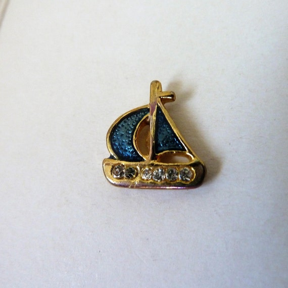 Pin, Lapel Pin, Brooch depicting a tiny sail boat… - image 6