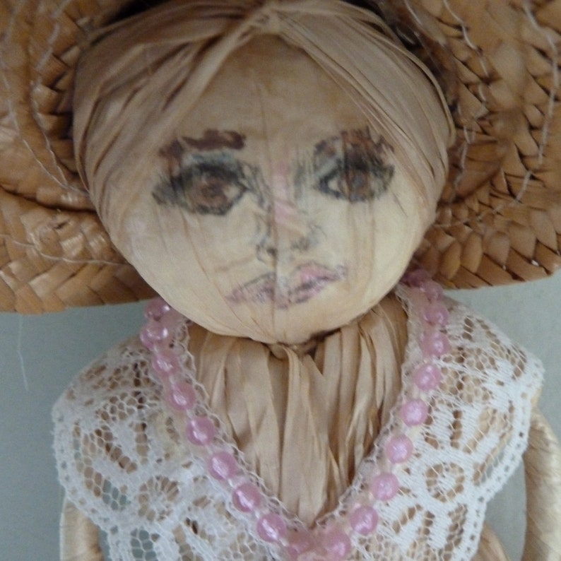 Wall Hanging, Natural Straw Home Decor Depicting a Beautiful Lady in