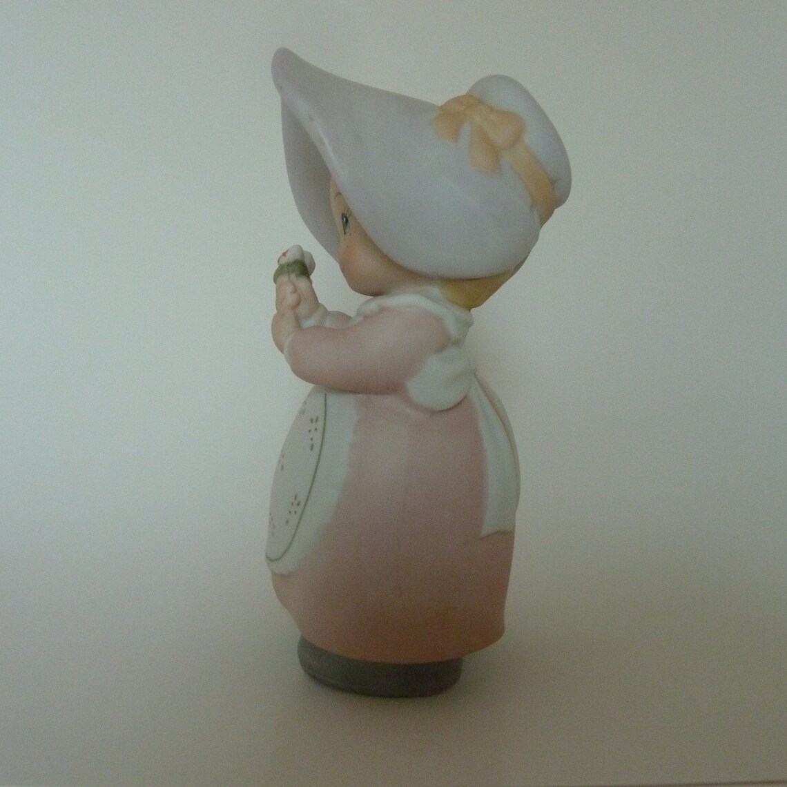 Figurine Little Girl Figurine Girl with a basket of flowers Etsy Italia