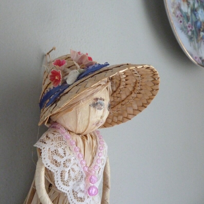 Wall Hanging, Natural Straw Home Decor Depicting a Beautiful Lady in