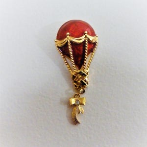 Pin, Antique Brooch, Lapel Pin, Hat Pin in the shape of a hot air balloon in Red and Gold Tone.