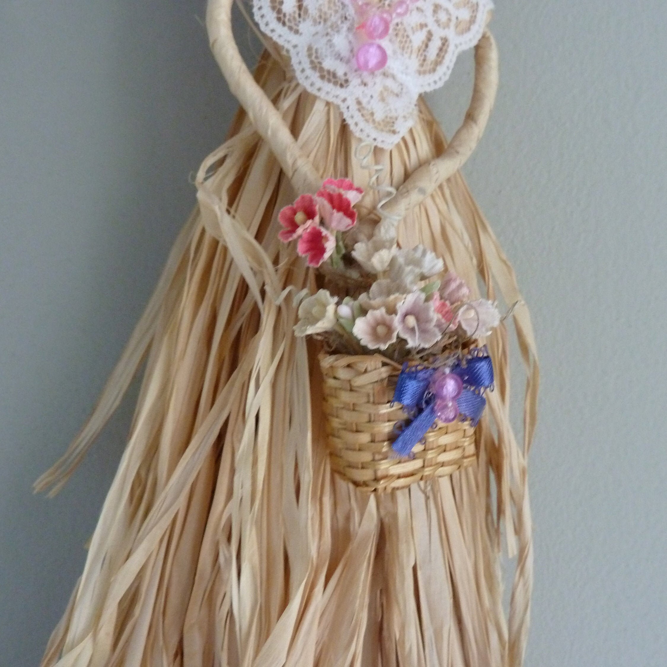 Wall Hanging, Natural Straw Home Decor Depicting a Beautiful Lady in