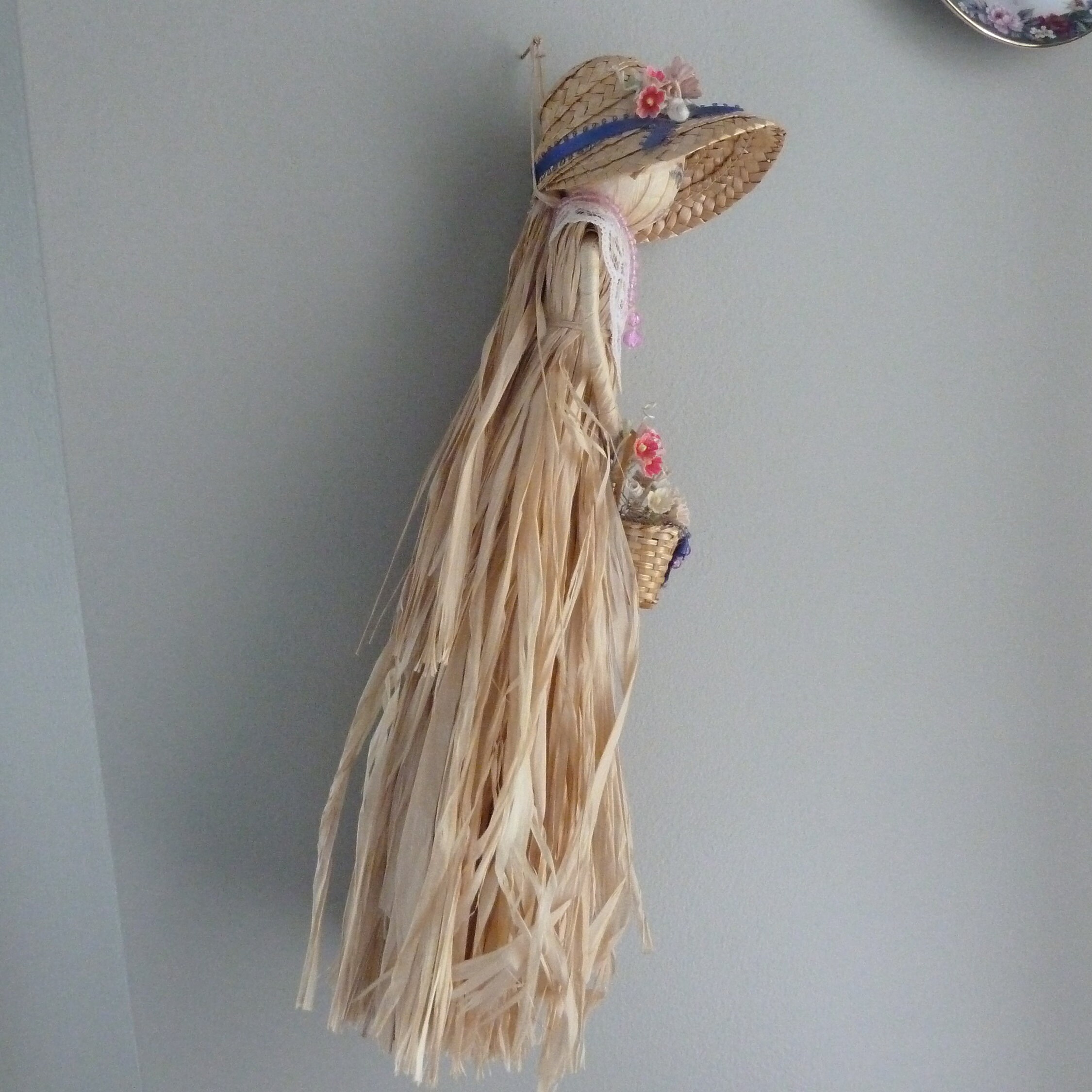 Wall Hanging, Natural Straw Home Decor Depicting a Beautiful Lady in