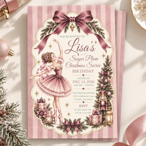 Könnte beinhalten: Eine rechteckige Einladungskarte mit rosafarbenem Streifenhintergrund, die eine Ballerina im rosa Tutu, einen Weihnachtsbaum, einen Nussknacker und Geschenke zeigt. Der Text lautet: You're invited to Lisa's Sugar Plum Christmas Soirée Birthday, 14. Dez. 2026.