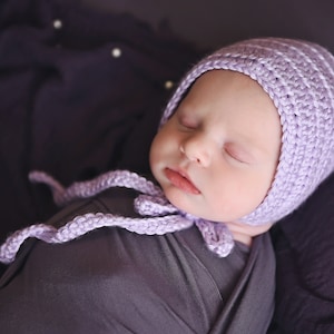 Newborn baby girl hat, light purple hospital bonnet, lavender coming home outfit, photography prop, baby&#39;s first photos, unique shower gift