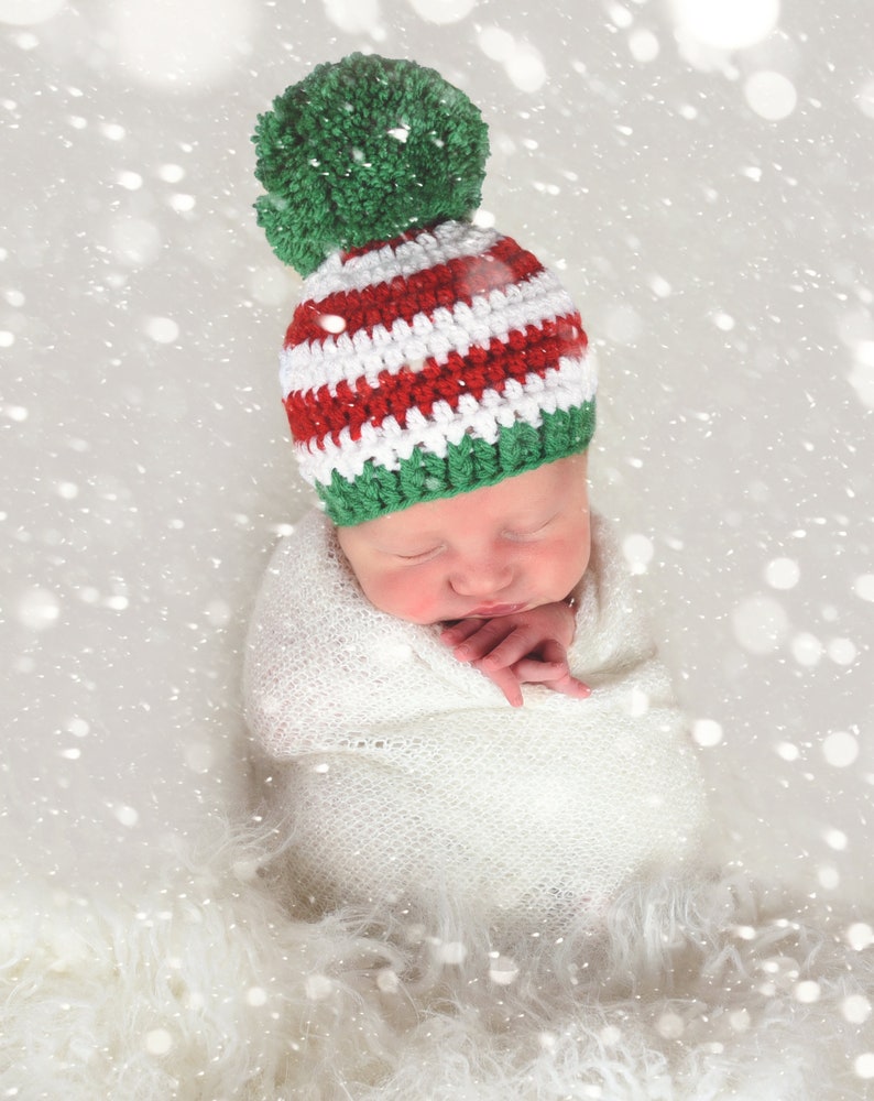 Baby Weihnachtsmütze Riesenbommel gestreifte Krankenhaus Mütze für Weihnachten nach Hause kommen Outfit Urlaub Foto Requisite Neugeborene Fotografie rot grün & weiß Bild 4