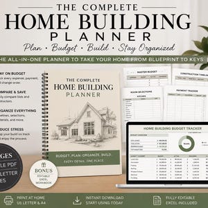 Op de afbeelding: Een spiraalgebonden woningbouwplanner met een beige omslag, een illustratie van een huis en de tekst The Complete Home Building Planner. Bevat geprinte budget- en tijdlijnoverzichten, een digitale budgettracker op een laptop en een bonus Excel-werkmap.