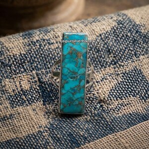 Ring van onbewerkt koper en turkoois, sterling zilveren ring, lange rechthoekige boho-stijl, een opvallend cadeau voor haar.