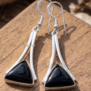 Ohrringe aus schwarzem Onyx, dreieckige Hängeohrringe aus 925er Sterlingsilber, handgefertigte geometrische Tropfenohrringe, Edelsteinschmuck, Geschenkidee für Sie
