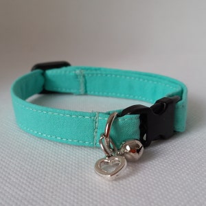 Türkisfarbenes Katzenhalsband / Herz, Glocke Katzenhalsband / - &#39;&#39;Farboptionen &#39;&#39; - Sicherheits-Ausreißer-Katzenhalsband / Hochzeit / Katzen-, Kätzchen- und kleine Hundegrößen