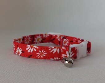 Collier pour chat - Marguerite, fleurs sauvages - Collier pour chat rouge / Été, Printemps / Évasion, Cloche / Marguerite blanche / Anniversaire, Mariage / Chat, Petit chien