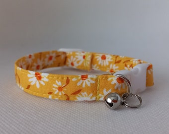 Cat Collar- ''Daisies, Yellow'' - Floral Cat Collar/ Breakaway+ Bell/ Daisy, Spring, Summer/ White Daisies/ Cat, Small Dog Sizes/ Birthday