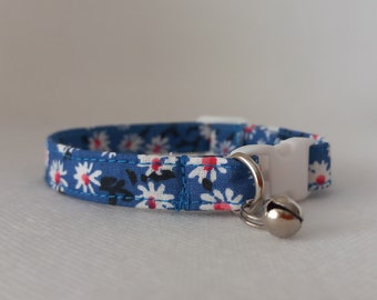 White Daisy on a Blue Background Cat Collar/ Breakaway (Bell) Cat Collar/ Spring, Summer Pet Collar/ Flower/ Cat and Small Dog Sizes