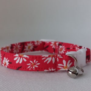 Cat Collar -&#39;&#39;Daisy, Wildflower&#39;&#39;- Red Cat Collar / Summer, Spring / Breakaway, Bell / White Daisy / Birthday, Wedding / Cat, Small Dog Size