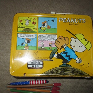 Lunch Box, &quot;PEANUTS&quot;  , BY Schulz,  Metal,   Made  by Thermos,    1980....