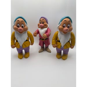 Vintage Disney Snow White Seven Dwarfs Action Figure Lot Grumpy Happy 6 Inch