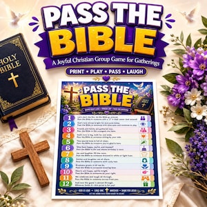 以下が含まれることがあります： 12個の番号付き指示とアイコンが記載されたPass the Bibleグループゲームシート、金色の十字架が付いた黒い聖書、木製の十字架、紫色の花。テキストにはPass the Bible, A Joyful Christian Group Game for Gatheringsと書かれています。