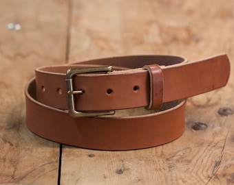 Ceinture bronzée de légumes bruns avec boucle de laiton solide