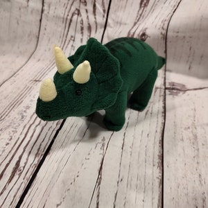Dakin Dinosaur Triceratops Bean Bag Plush Kelly Green 11&quot; long Toy Dino Horns
