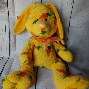 Petting Zoo Bunny Plush Yellow Carrot Print Fur Green Orange 15&quot;vStuffed Animal 1994