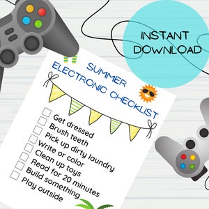 Op de afbeelding: Een afdrukbare zomerchecklist met een cartoonzon die een zonnebril draagt en een vlaggenbanner. De checklist bevat taken zoals aankleden, tanden poetsen, was opruimen, schrijven of kleuren, speelgoed opruimen, 20 minuten lezen, iets bouwen en buiten spelen. De checklist wordt omringd door twee videogamecontrollers.