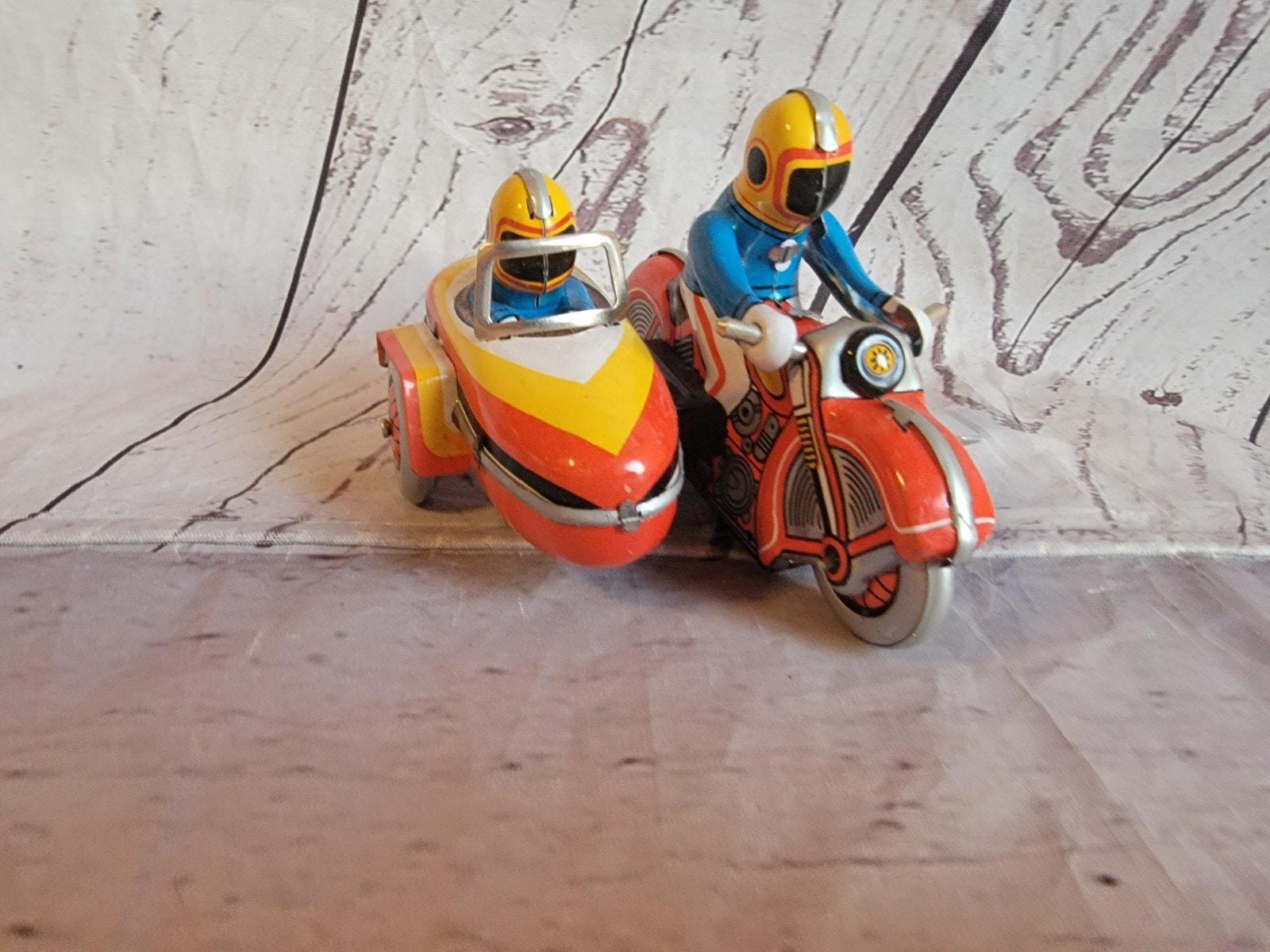 Jouets en fer blanc : version 20 secondes | INA