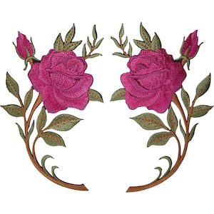 Puede incluir: Dos parches bordados simétricos que presentan rosas de color magenta vibrante con hojas y tallos verdes detallados. Cada parche muestra una rosa en flor, un pequeño capullo y tallos curvos con texturas de hilo precisas.