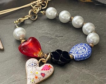 Heart bracelet, pearl bracelet, lampwork glass bracelet, horseshoe